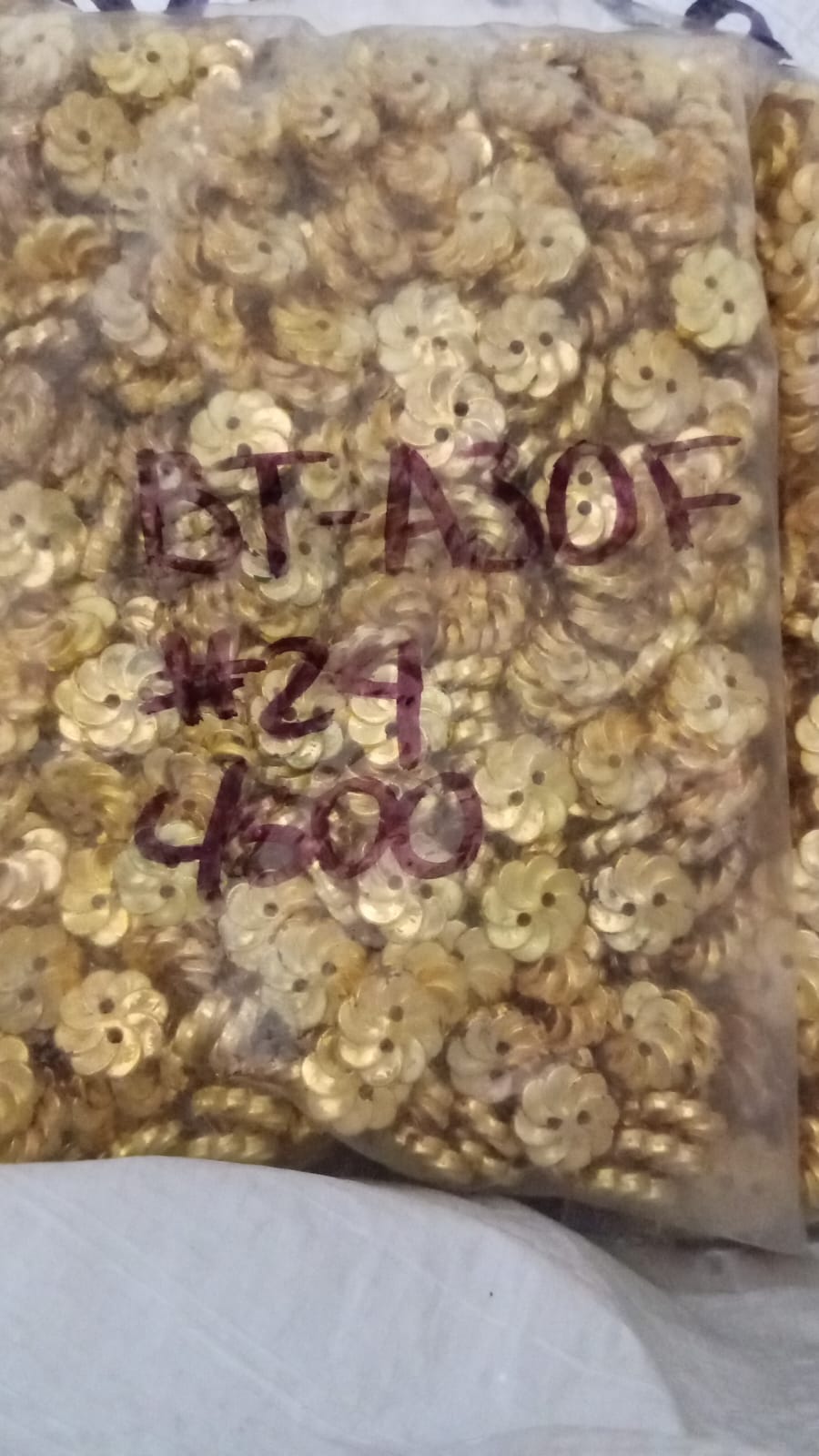 BOTON PLASTICO DORADO #24