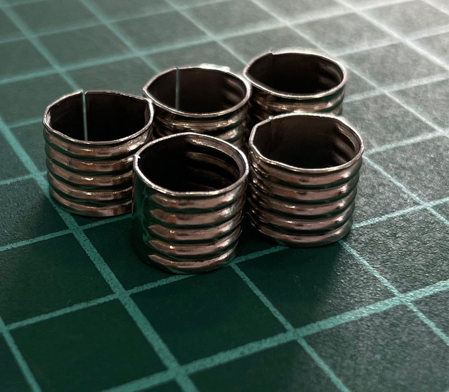 SEPARADOR BARRIL DE METAL PLATA