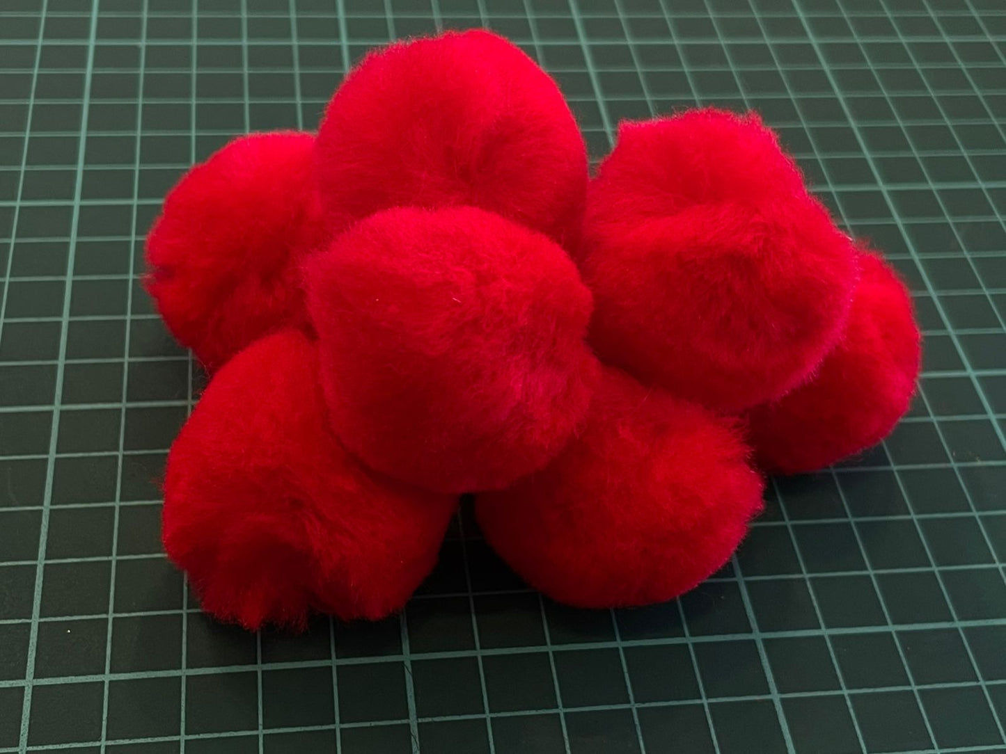 POMPON #38 ROJO ICSF