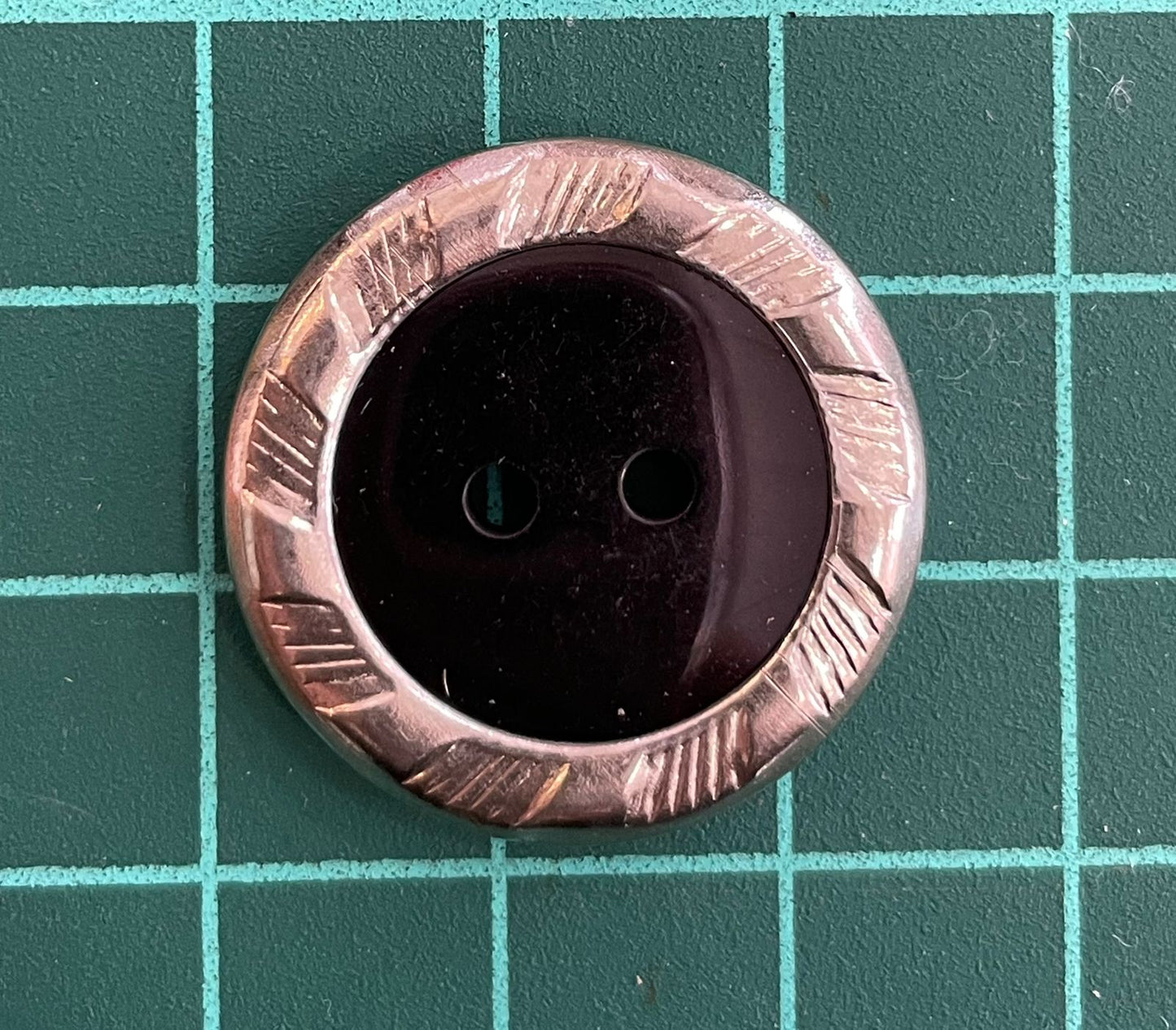 BOTON GRECAS #36 NEGRO ARO PLATA