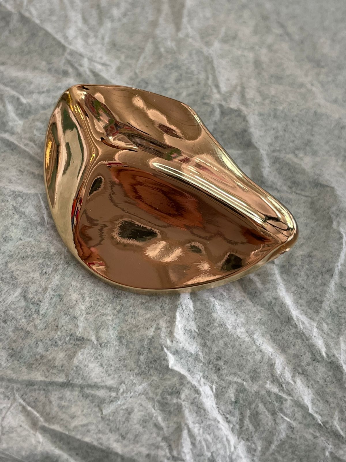 BOTON CON PATA FIGURA ORO ROSA
