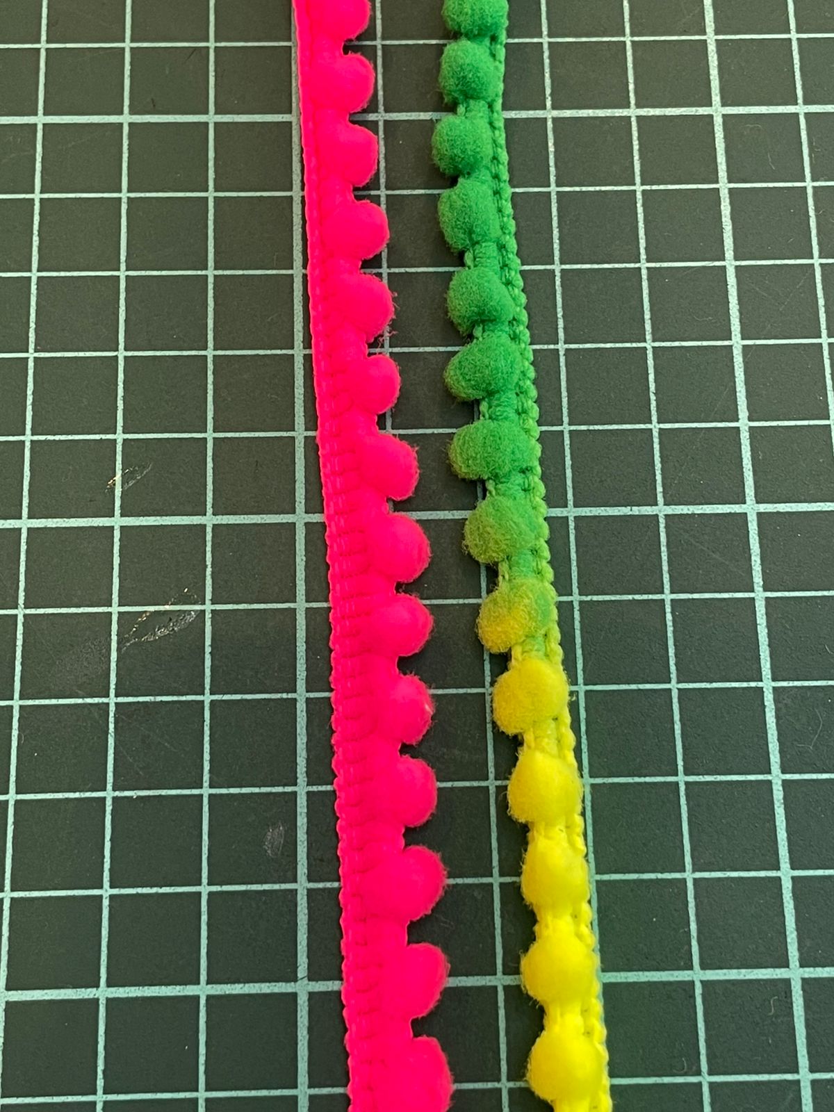 MILLARE POMPON MULTICOLOR NEON
