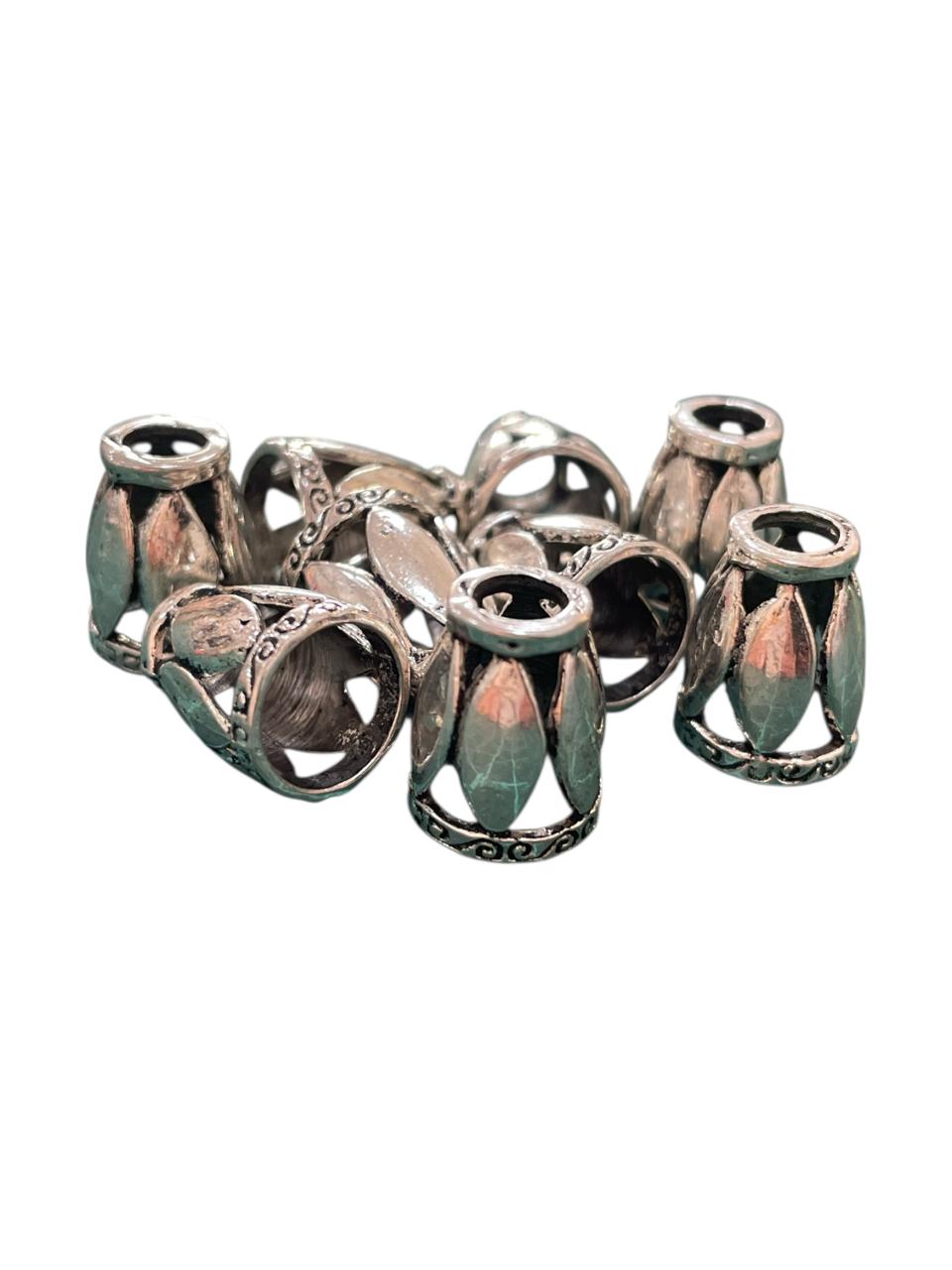 BELLOTA DE METAL CALADA PLATA