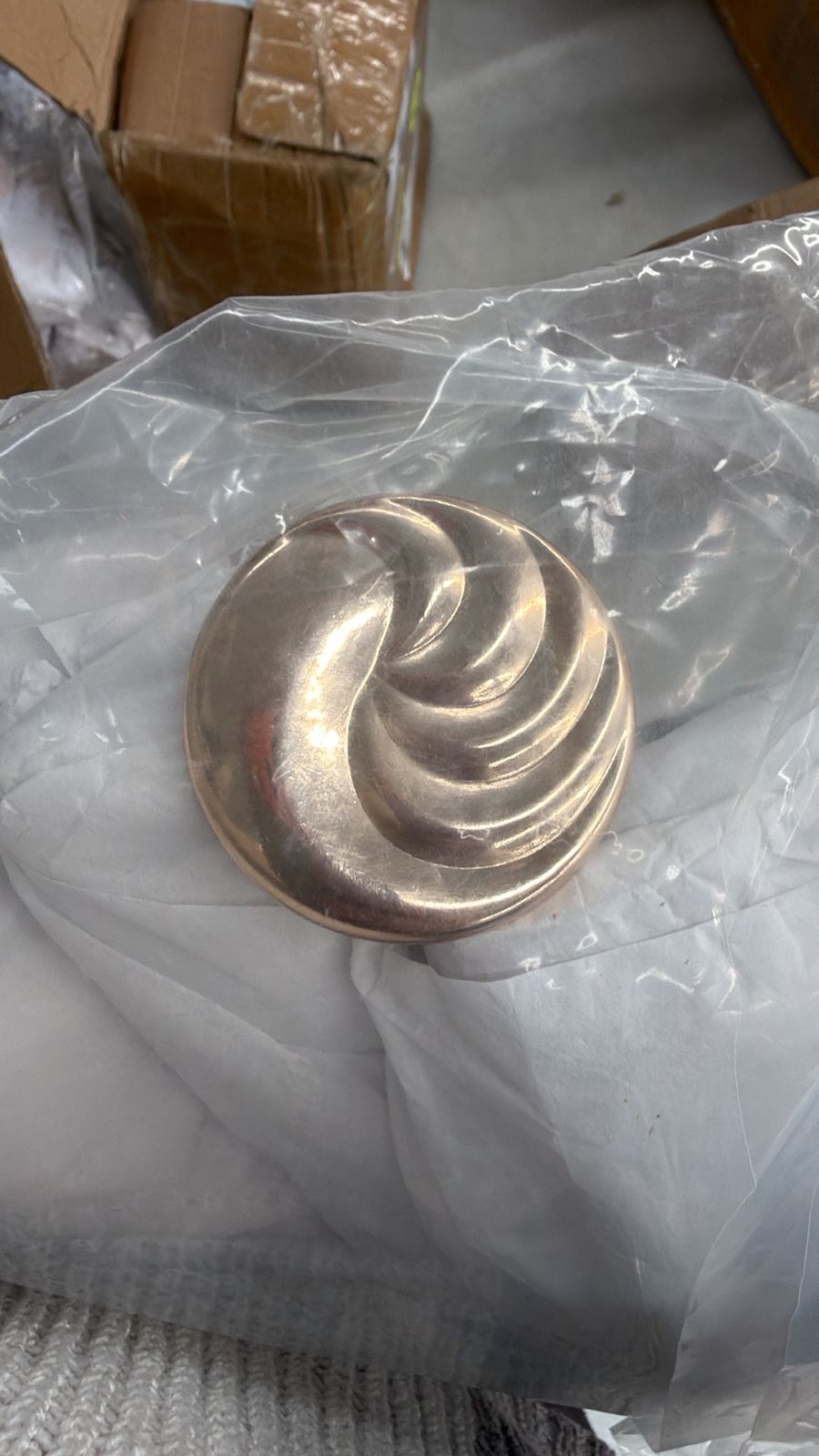 HEBILLA CIRCULAR CON ONDAS ORO ROSA