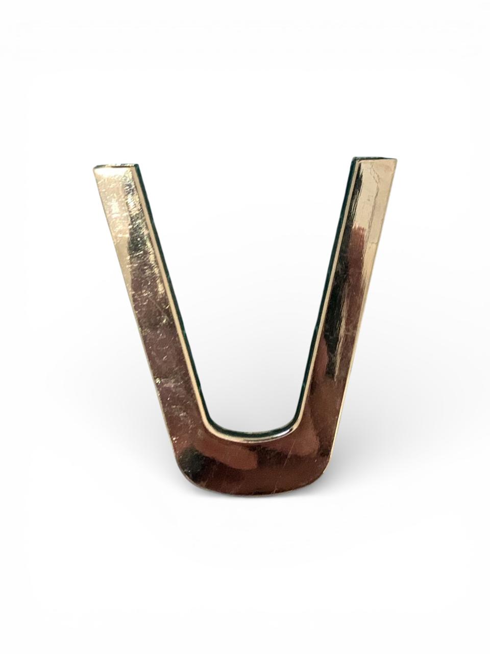 HEBILLA “V” ORO LISA