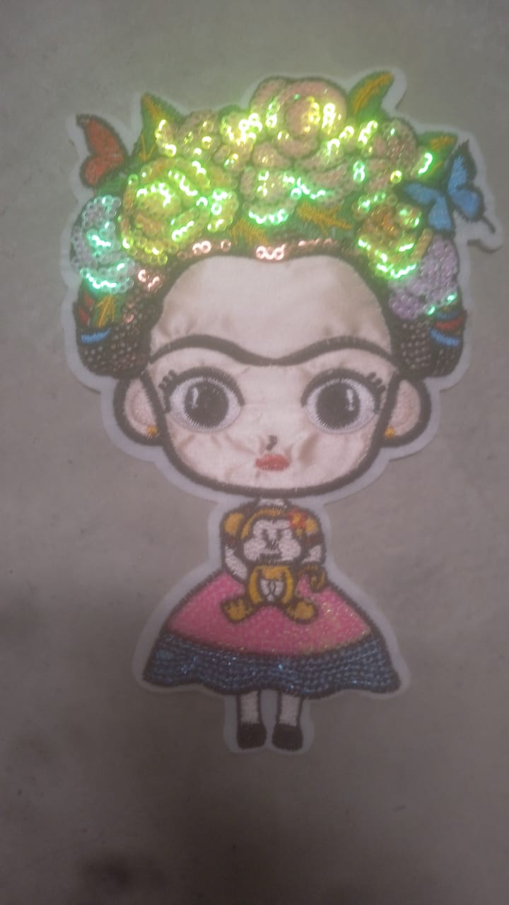 PARCHE FRIDA KHALO DIADEMA DE FLORES
