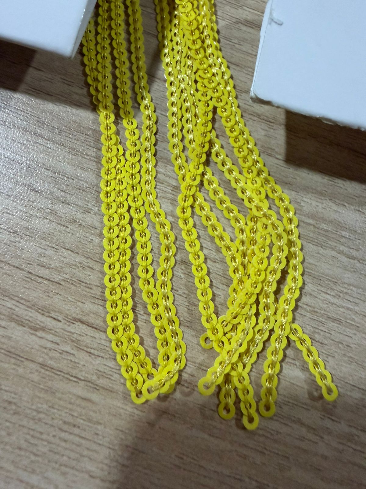 FLECO DE LENTEJUELA AMARILLO CANARIO