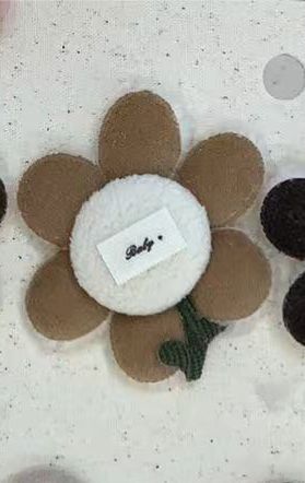 PELUCHE FLOR CAMALE BOTON HUESO