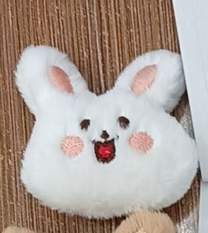 PELUCHE CONEJO FELIZ BLANCO CON CHAPETES