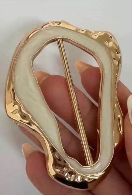 HEBILLA IRREGULAR COMBINADA ORO-AMBAR