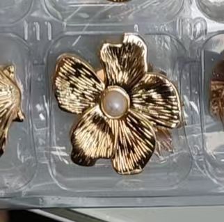BOTON IRREGULAR ORO 2606-2