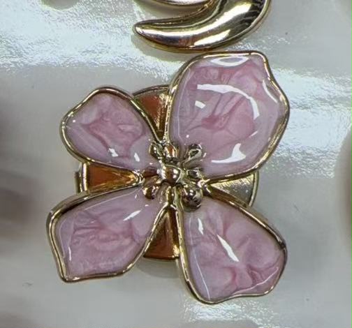 BOTON IRREGULAR FLOR ROSA