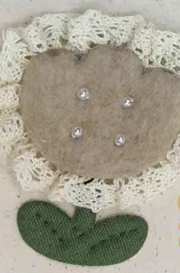 PELUCHE FLOR BEIGE CON PERLAS