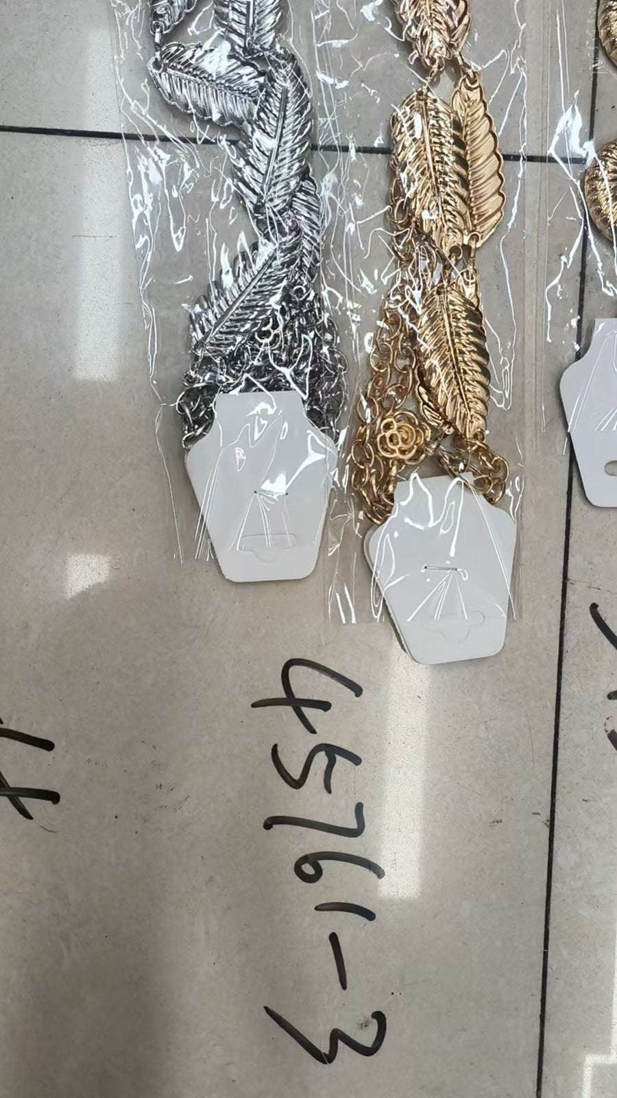 CINTO CON HEBILLA PLUMA ORO