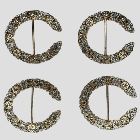 HEBILLA "C"DORADO CON PIEDRA 001