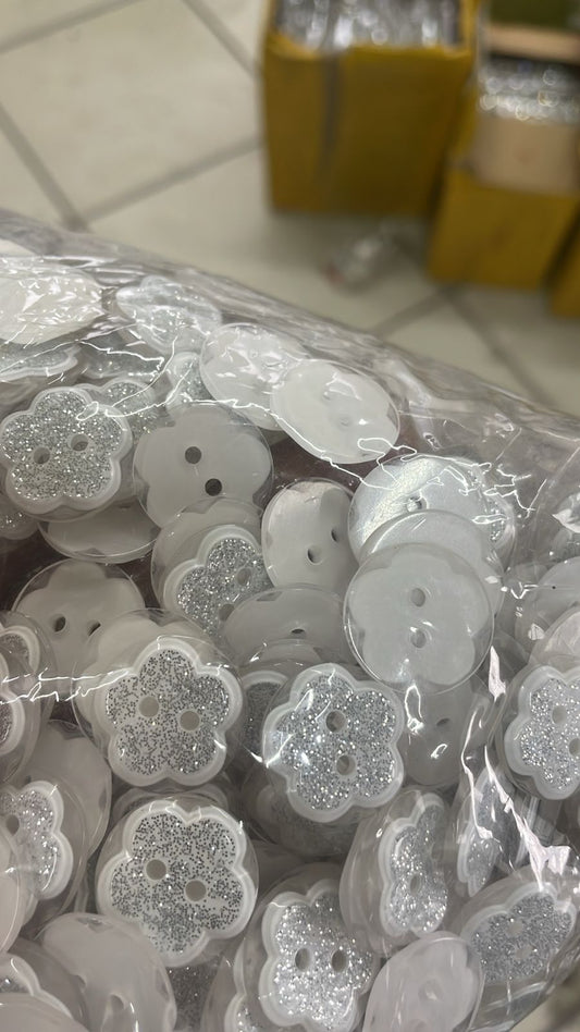 BOTON BLANCO CRISTAL FLOR #28L