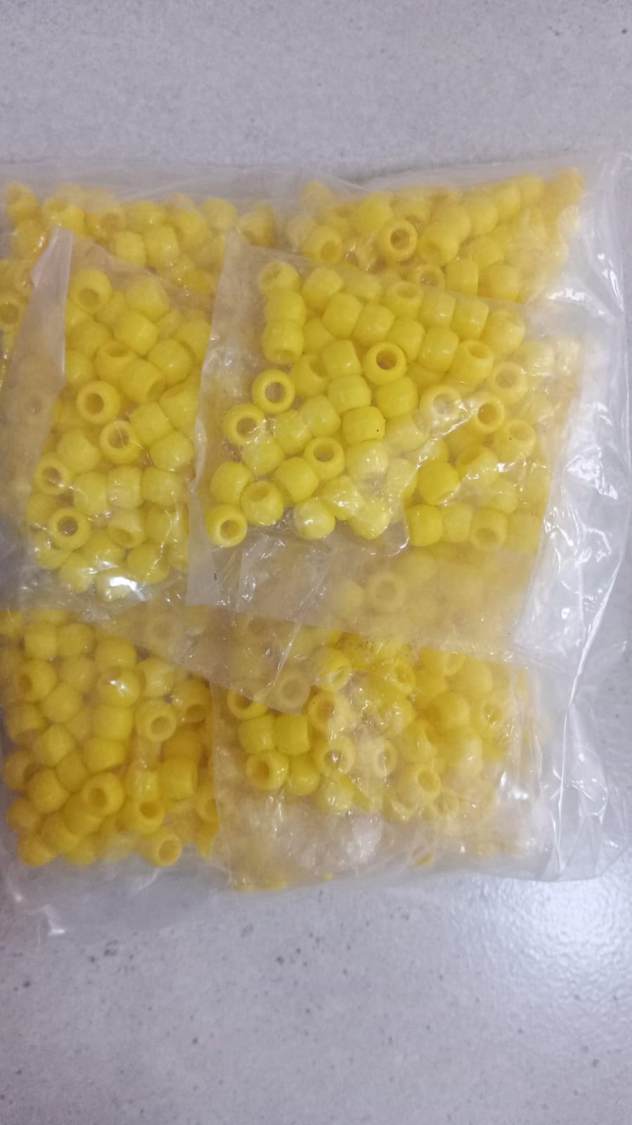 CUENTAS DE PLASTICO AMARILLO