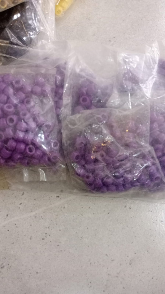CUENTAS DE PLASTICO MORADAS