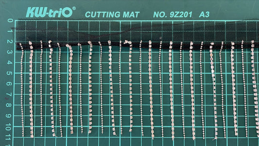 FLECO DE PIEDRA CON BOLITAS MESH NEGRO 9 CM