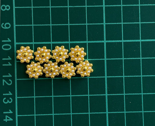 FLOR REMACHE BASE ORO PERLA BLANCO Y EN MEDIO PERLA DORADO