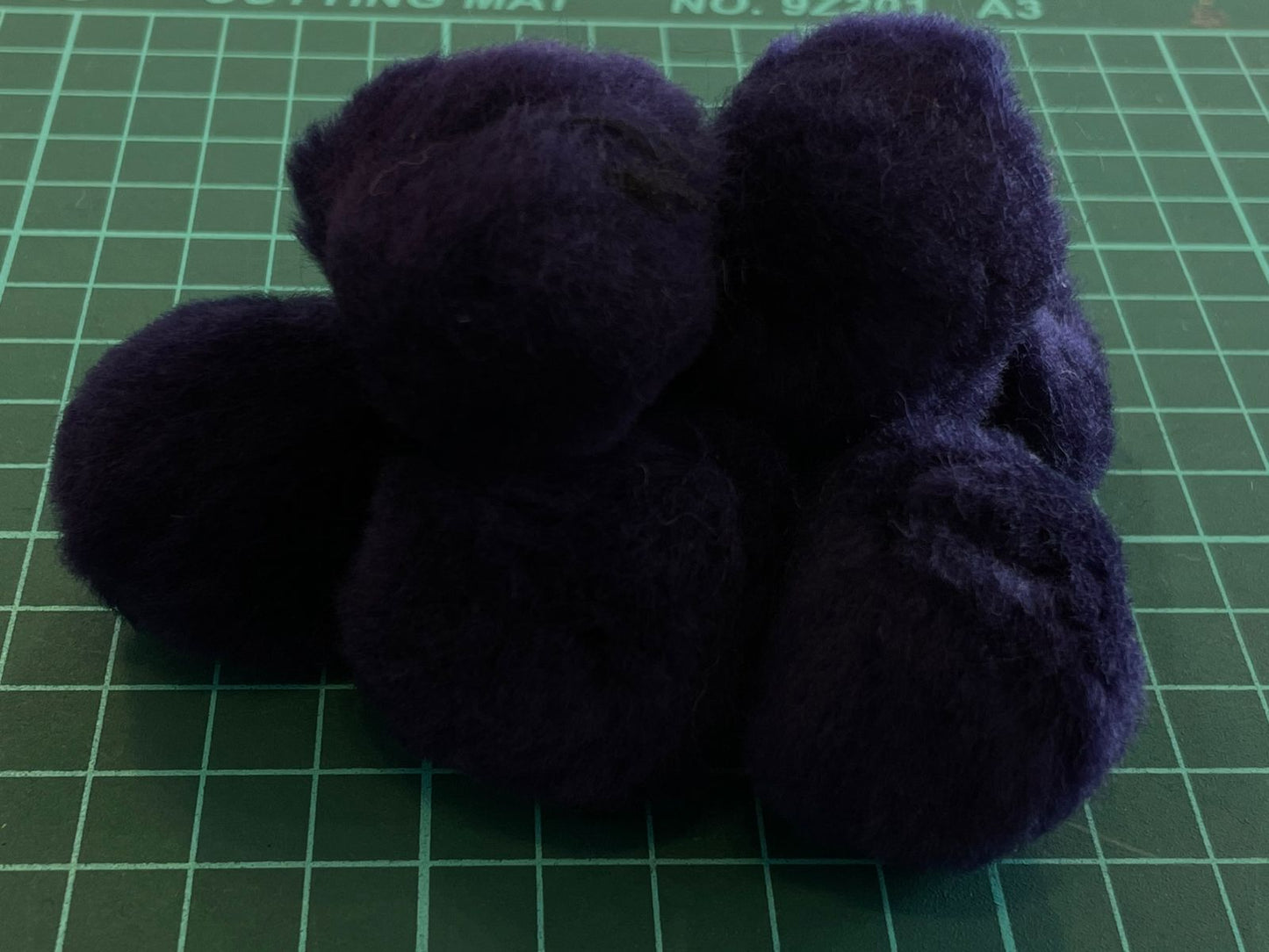 POMPON #38 AZUL MARINO