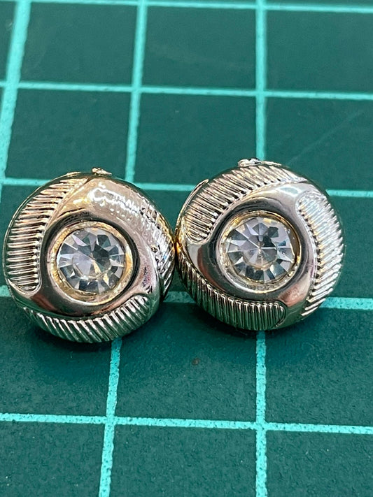 BOTON TRIANGULO PIEDRA Y PATA #18