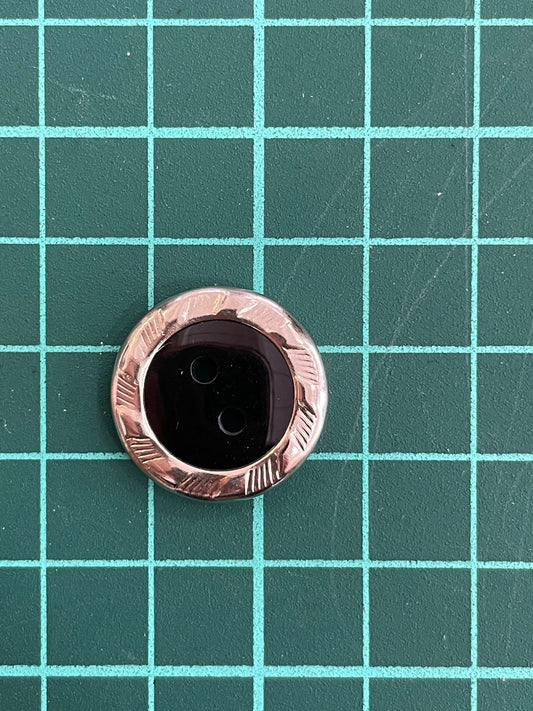 BOTON GRECAS #30 NEGRO CON ARO DORADO