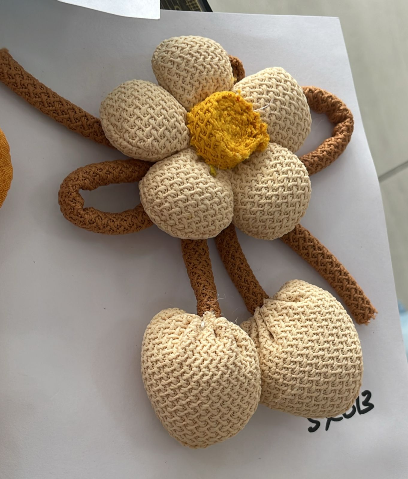 FLOR TEJIDA BEIGE GRANDE