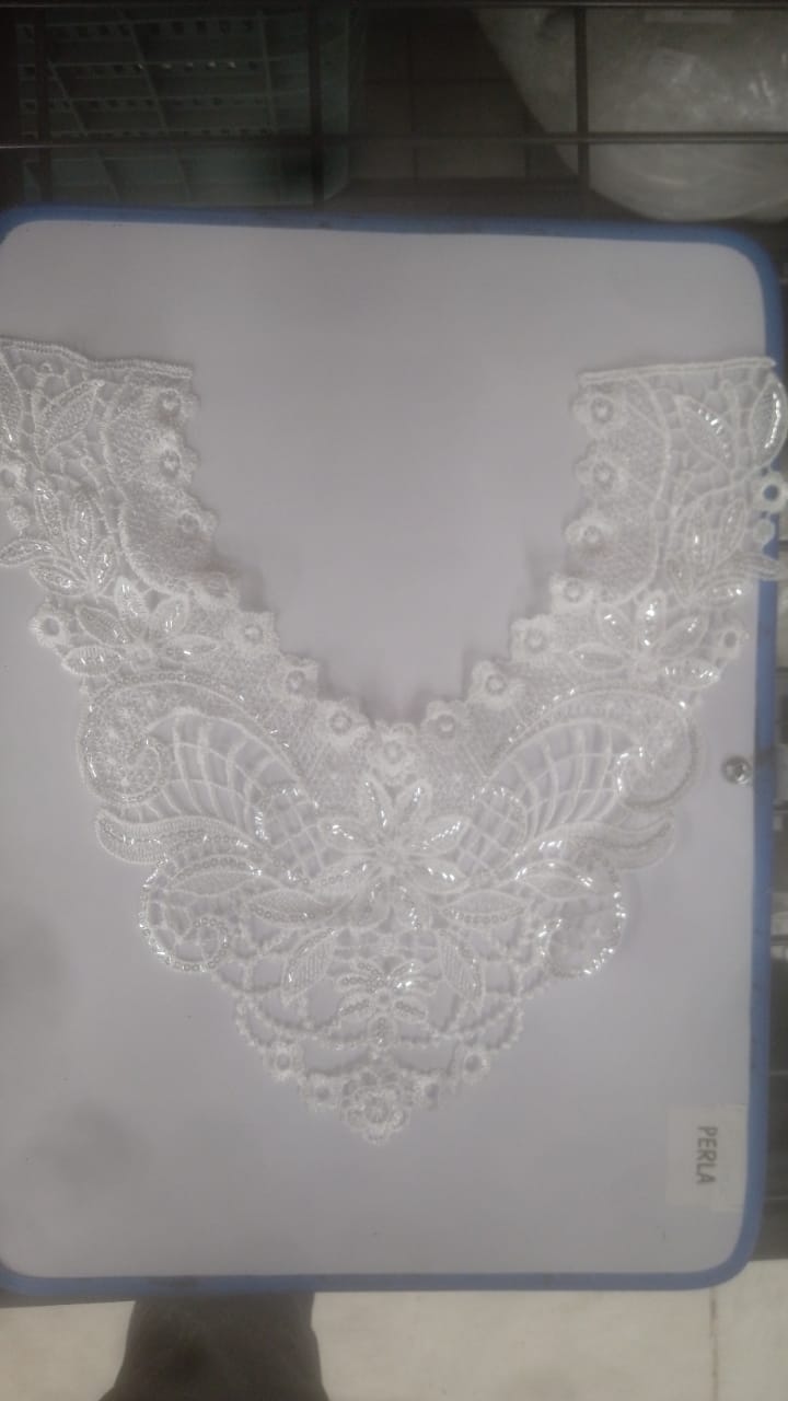 CUELLO CON LENTEJUELA 26280