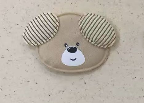 PELUCHE PERRO BEIGE OREJAS RAYADAS