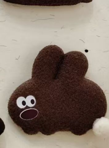PELUCHE CONEJO. BEIGE OJOS EXTRAÑOS