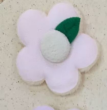 PELUCHE FLOR ROSA PALIDO CON HOJITA