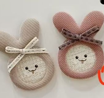 PELUCHE DOMPLING CON OREJAS DE CONEJO ROSA