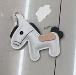CHARM CABALLO BLANCO
