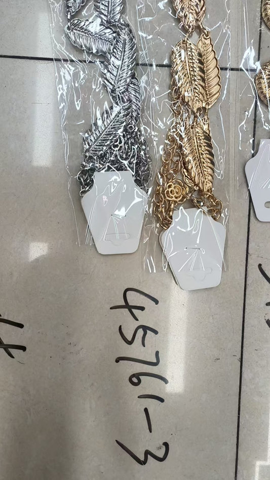 CINTO CON HEBILLA PLUMA ORO