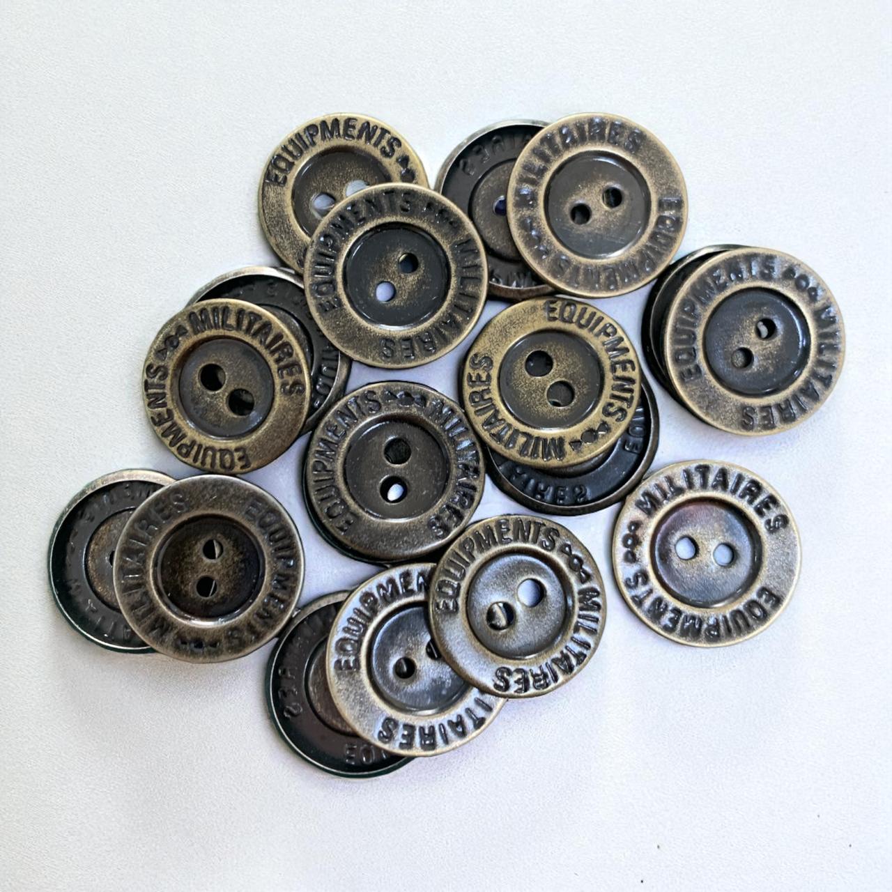 BOTON EQUIPAMIENTO #36 LATON VIEJO